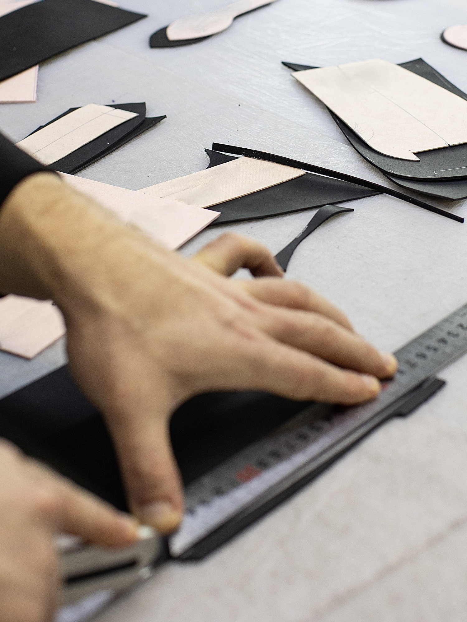 2. Szablony i precyzyjne cięcie.